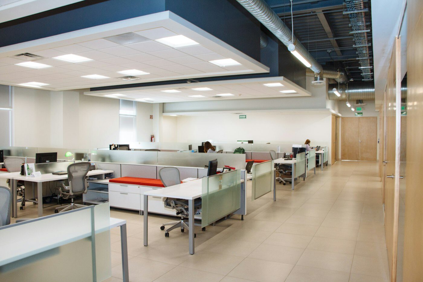 Fitted consulting floor with open reception and desks