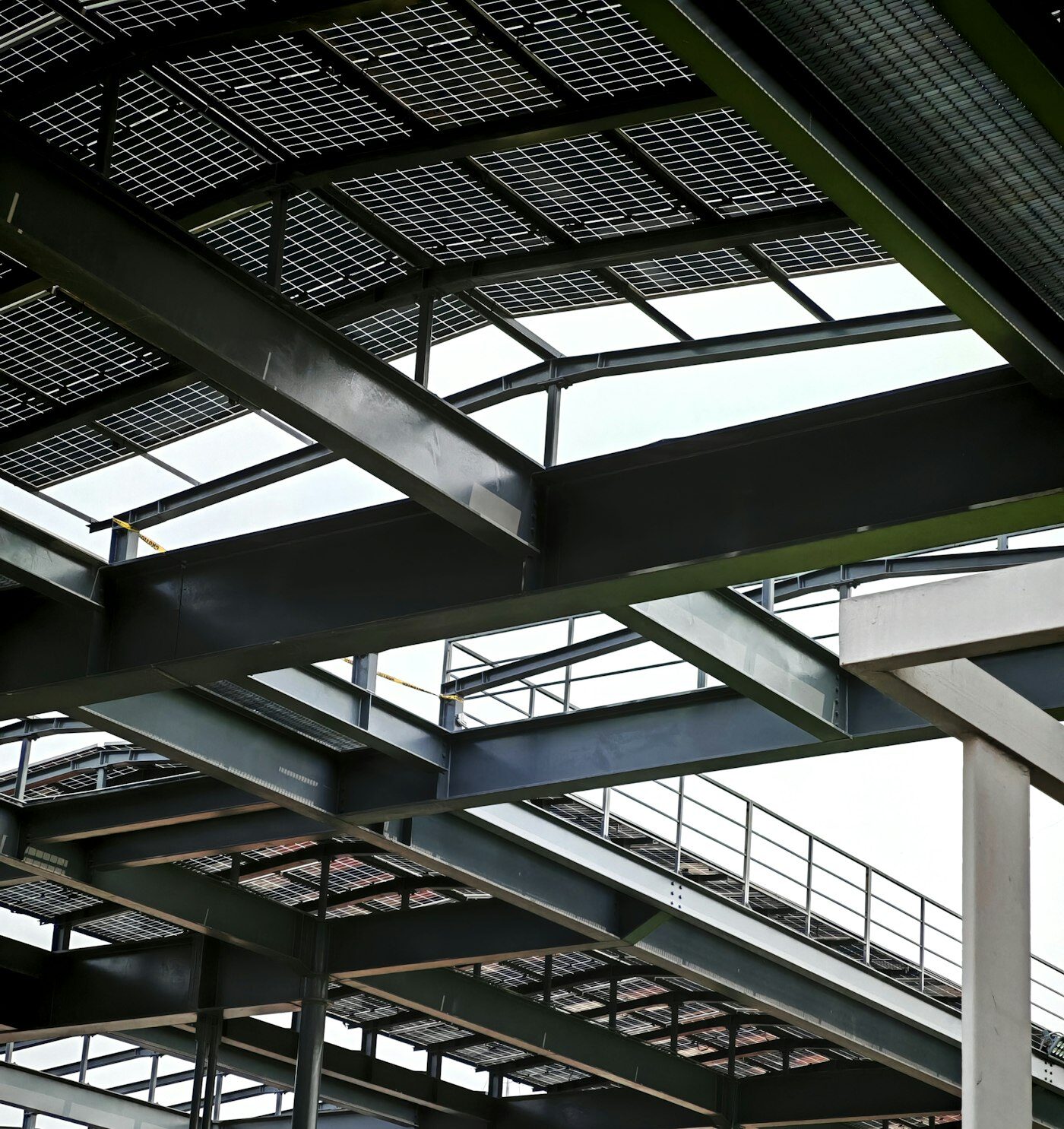 Steel roof beams being installed over the distribution centre